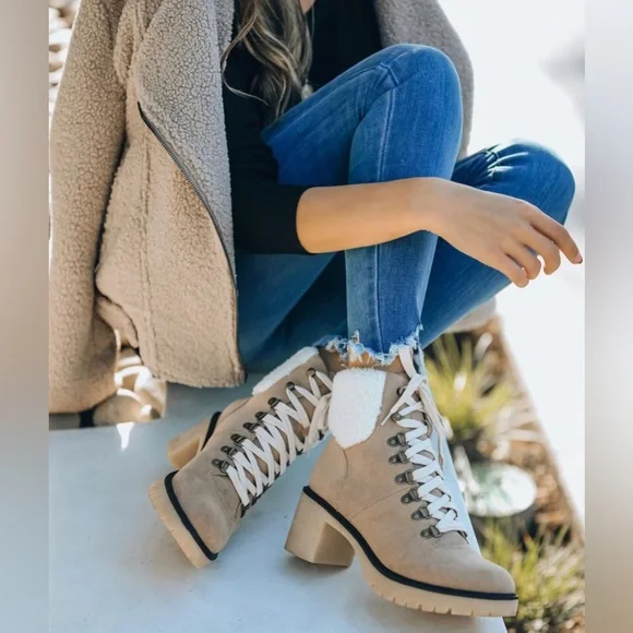 NIB Oasis Society Beige Lace Up Sherpa Vegan Suede Chunky Heeled Boots Booties - Picture 3 of 8